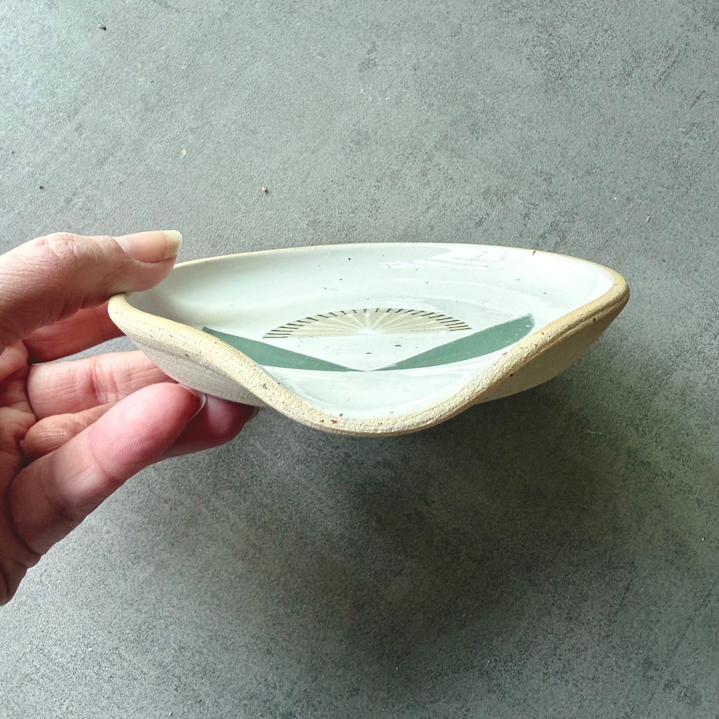 Spoon rest, radial flower