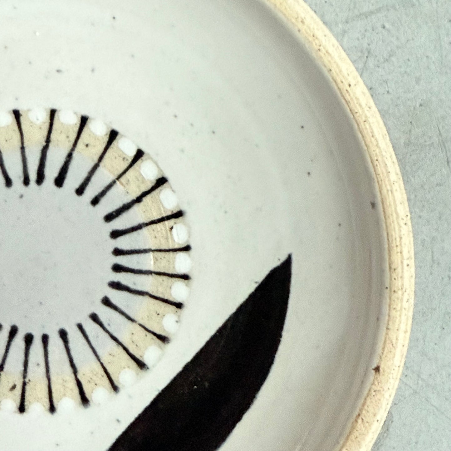 Small spoon rest, grey radial flower