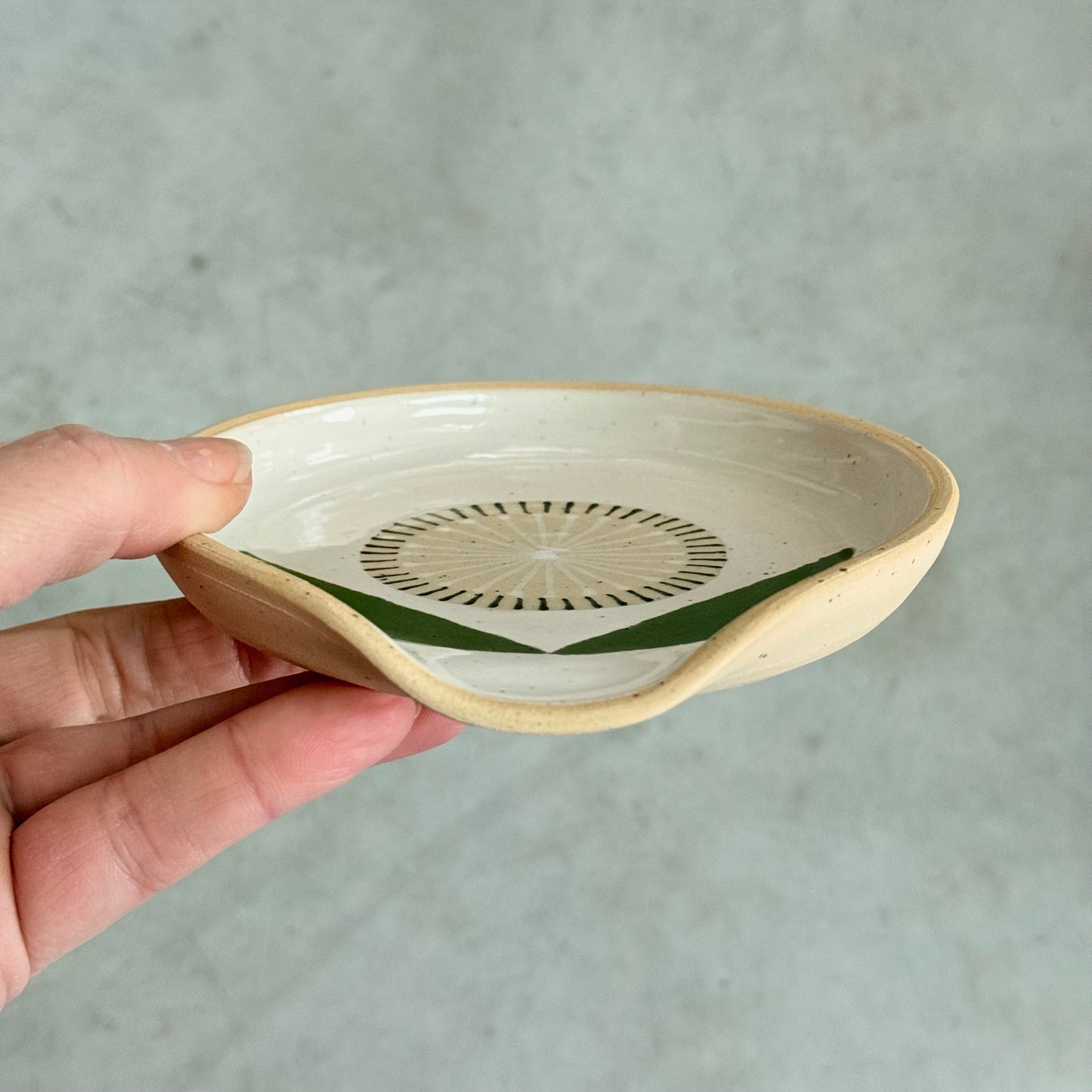 Spoon rest, radial flower