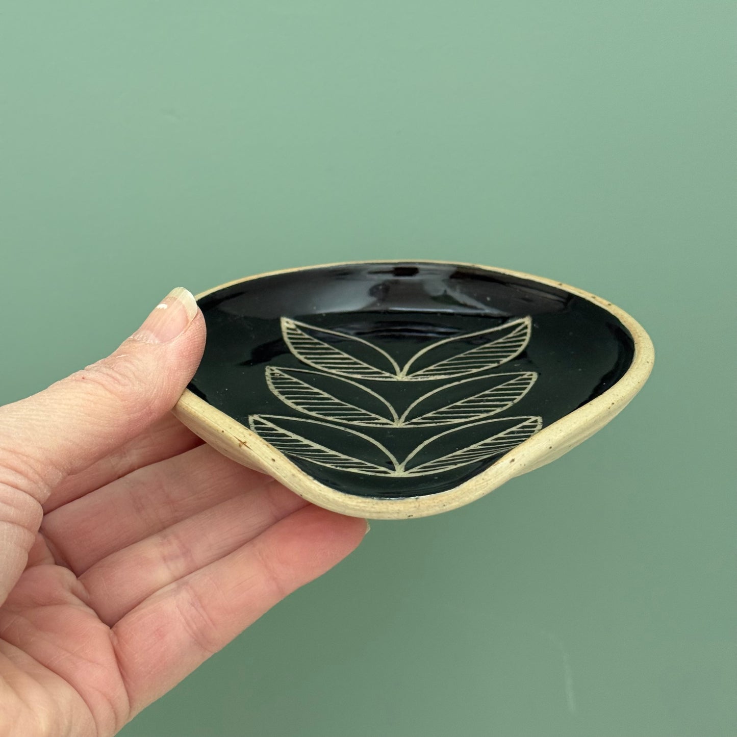 Spoon rest, leaves black