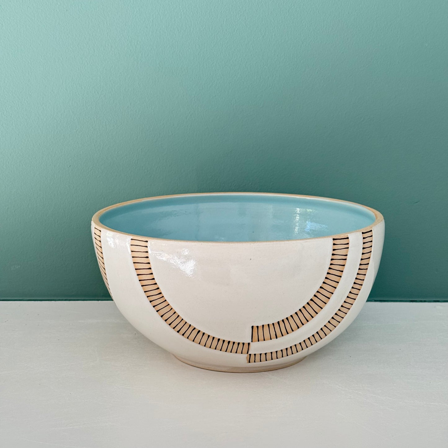 Bowl, alternating arch