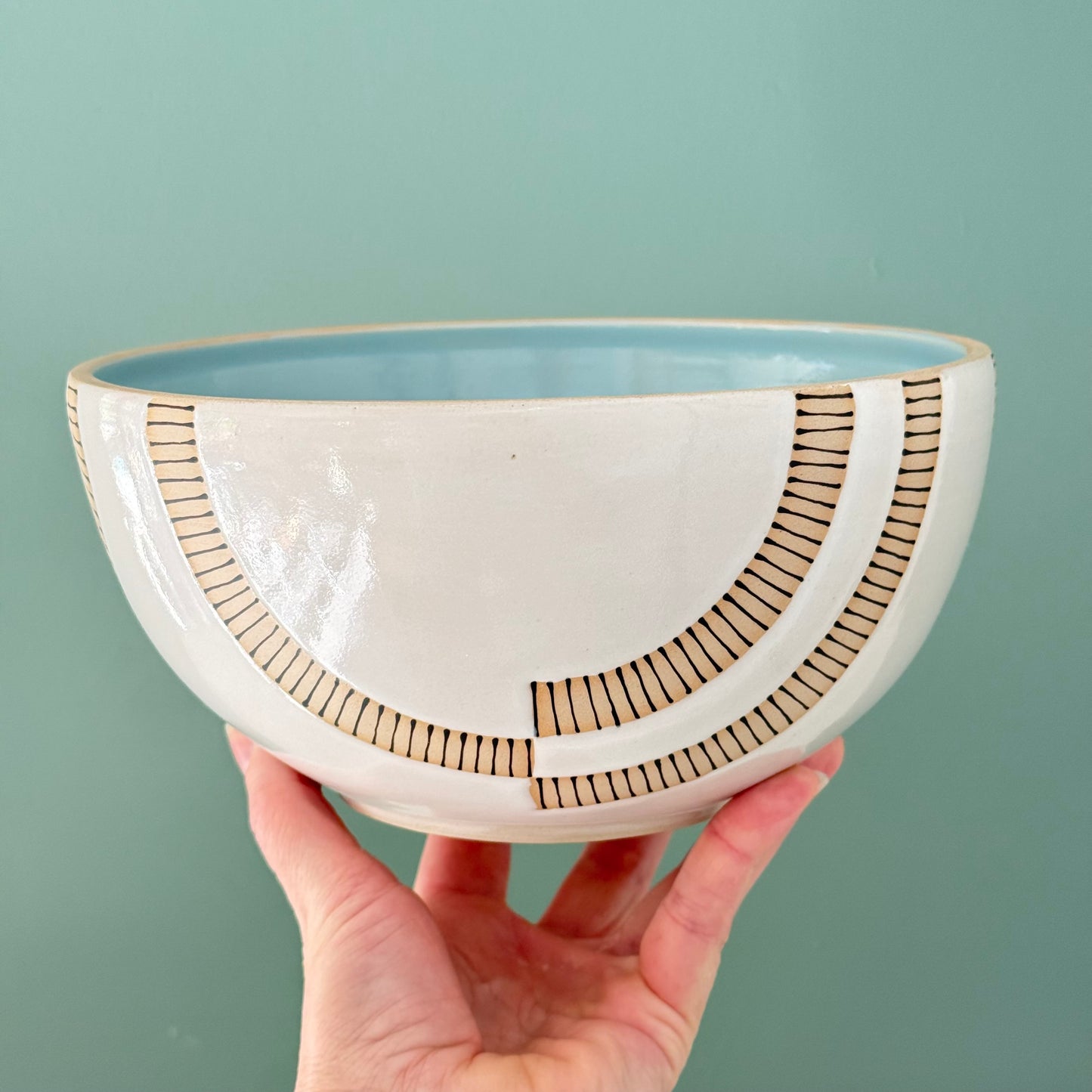 Bowl, alternating arch