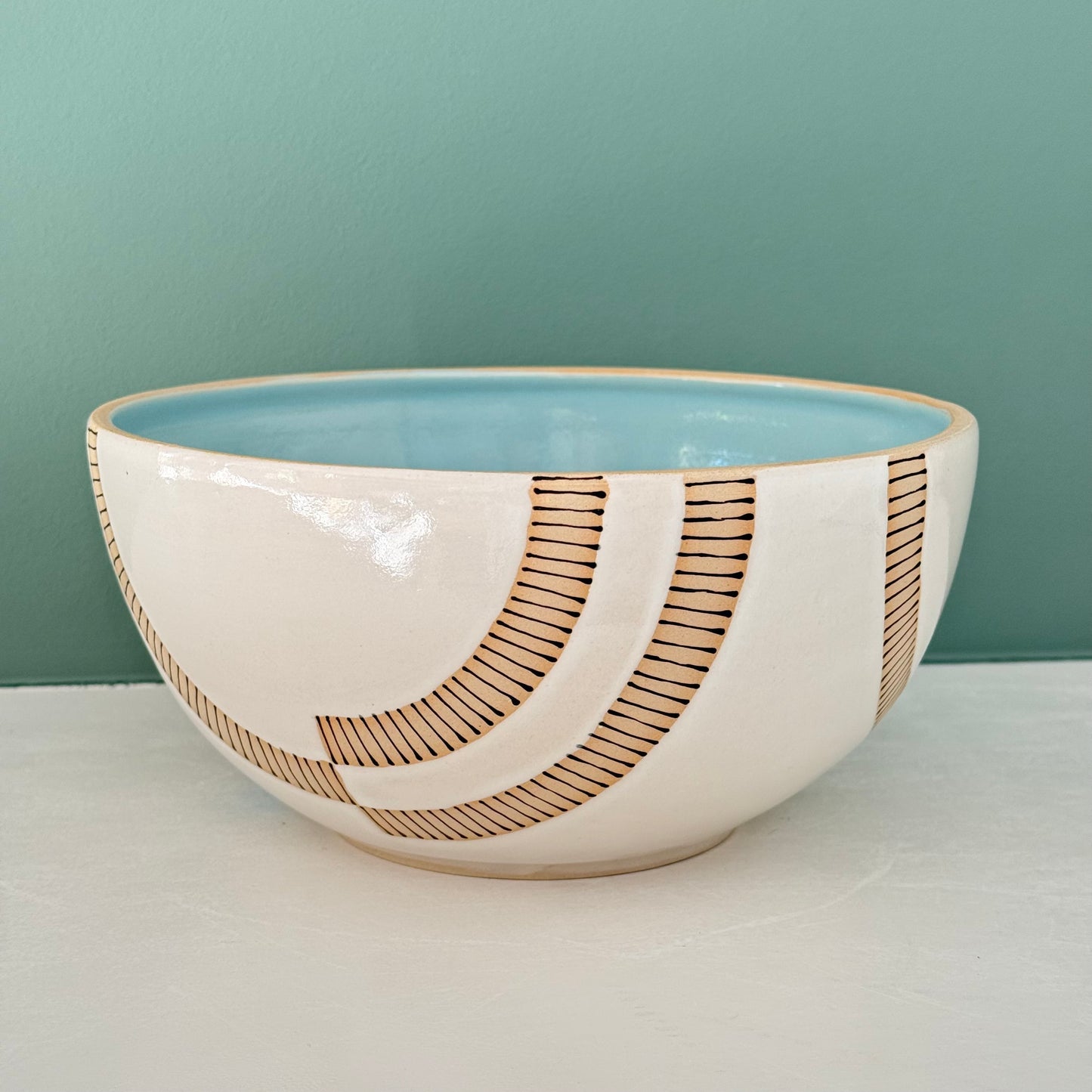 Bowl, alternating arch