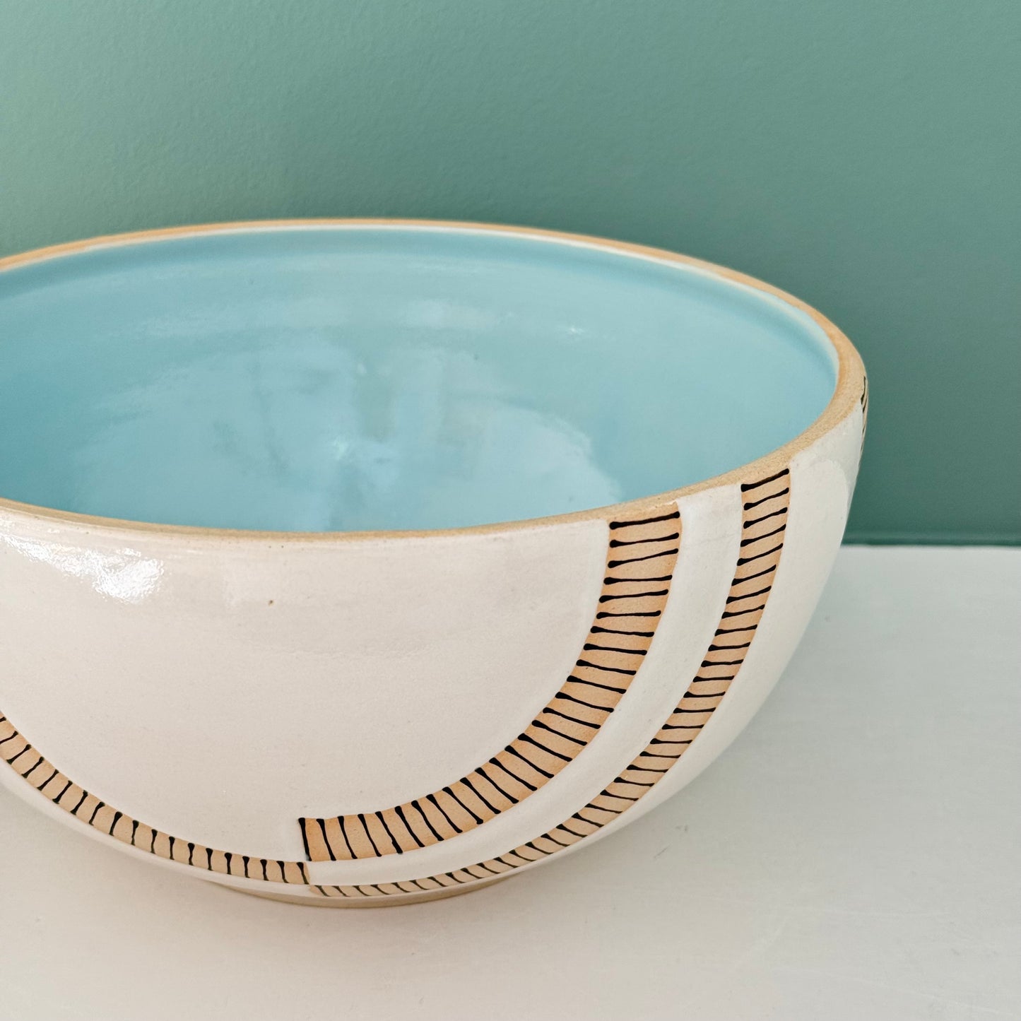 Bowl, alternating arch