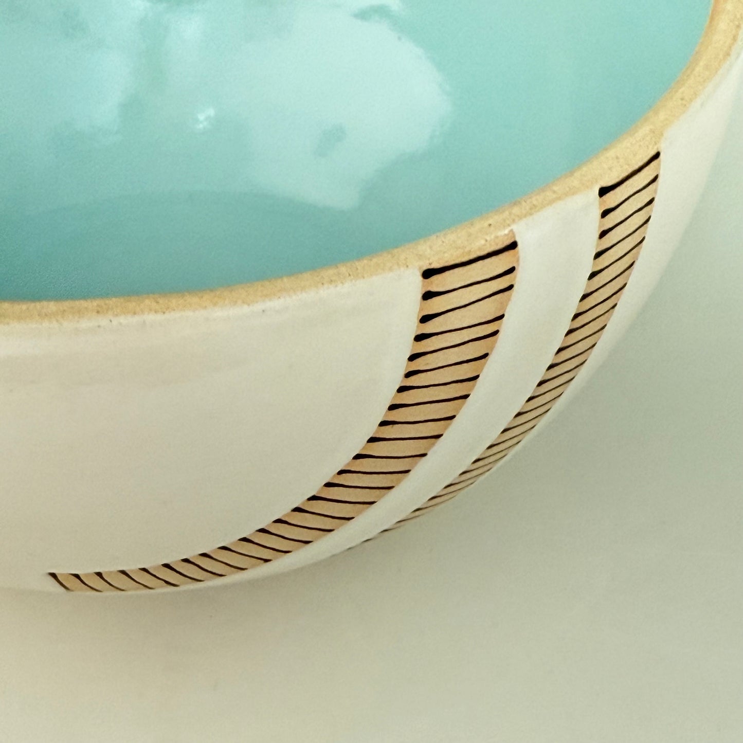 Bowl, alternating arch