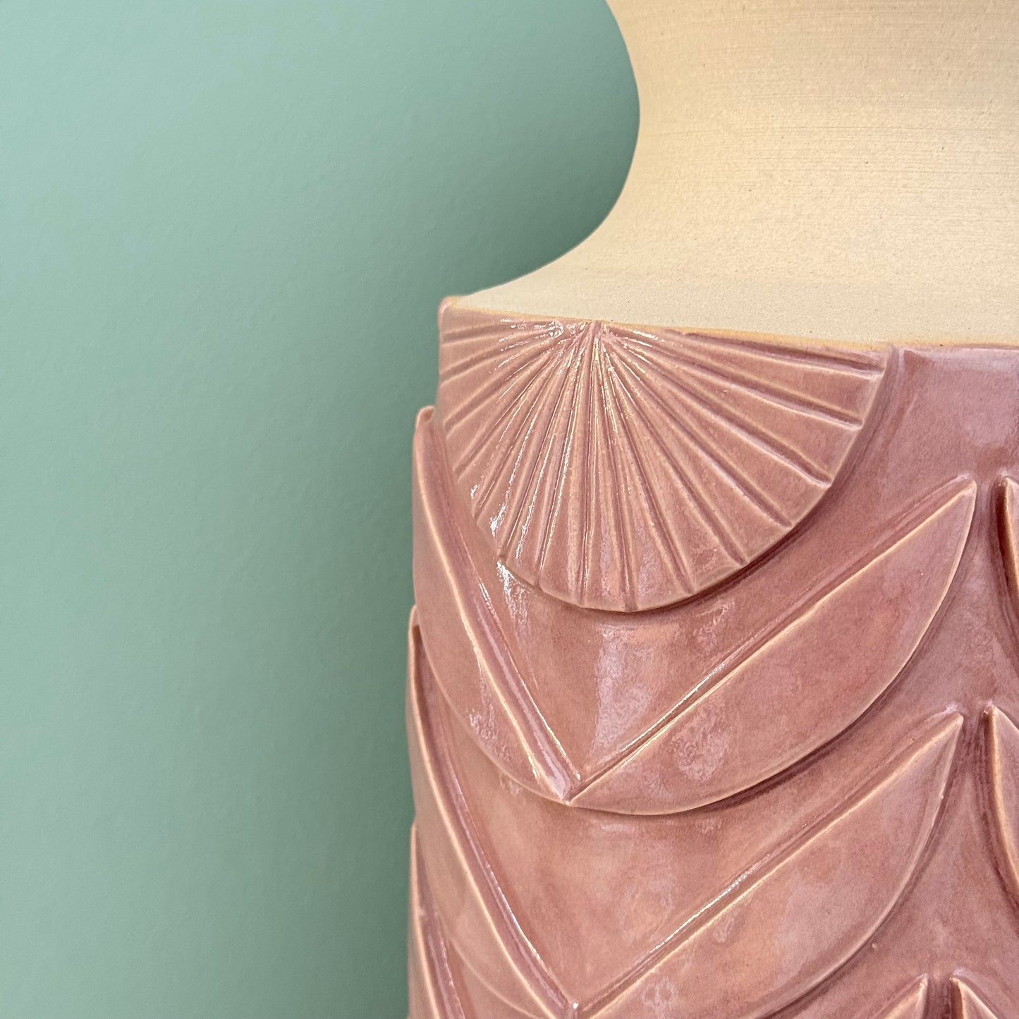 Vase, relief flowers mauve
