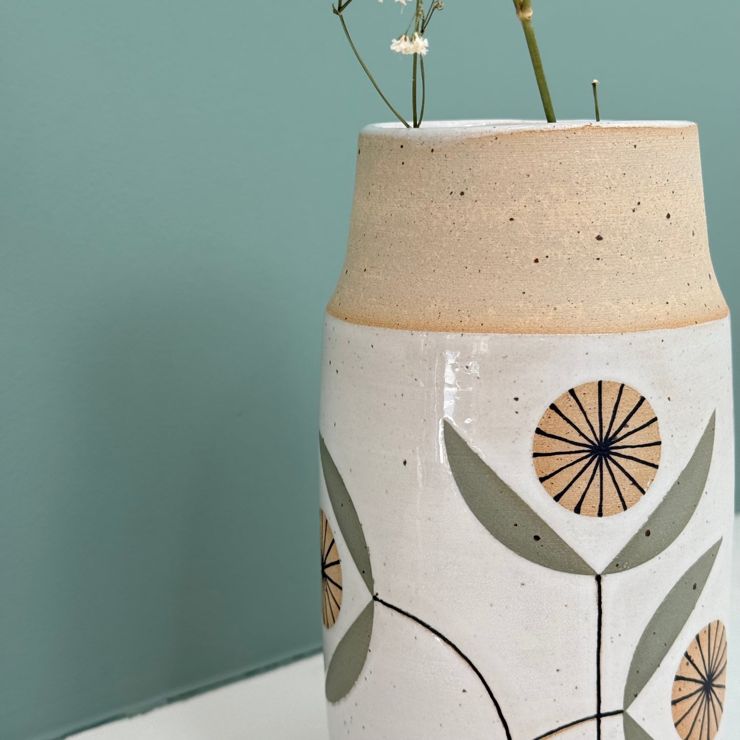 Vase, radial flower