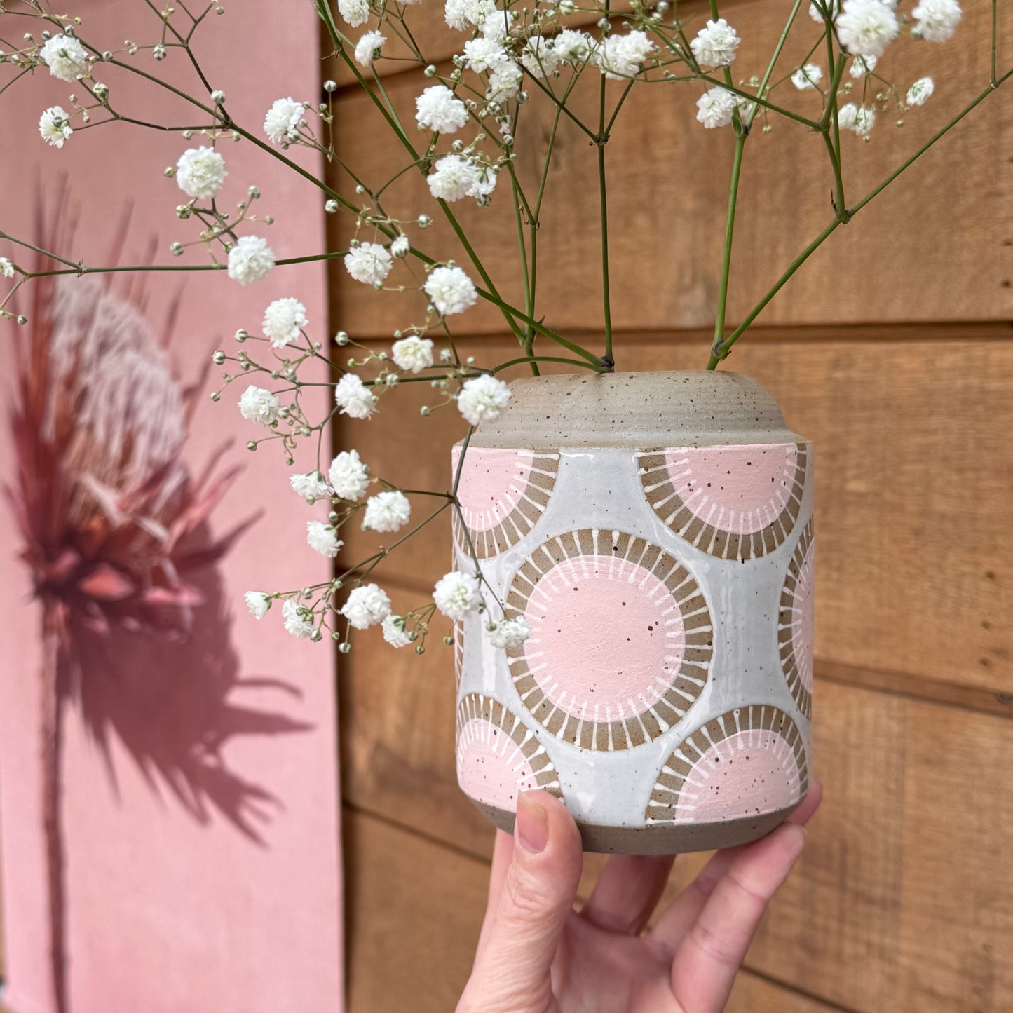 Vase, pink radial