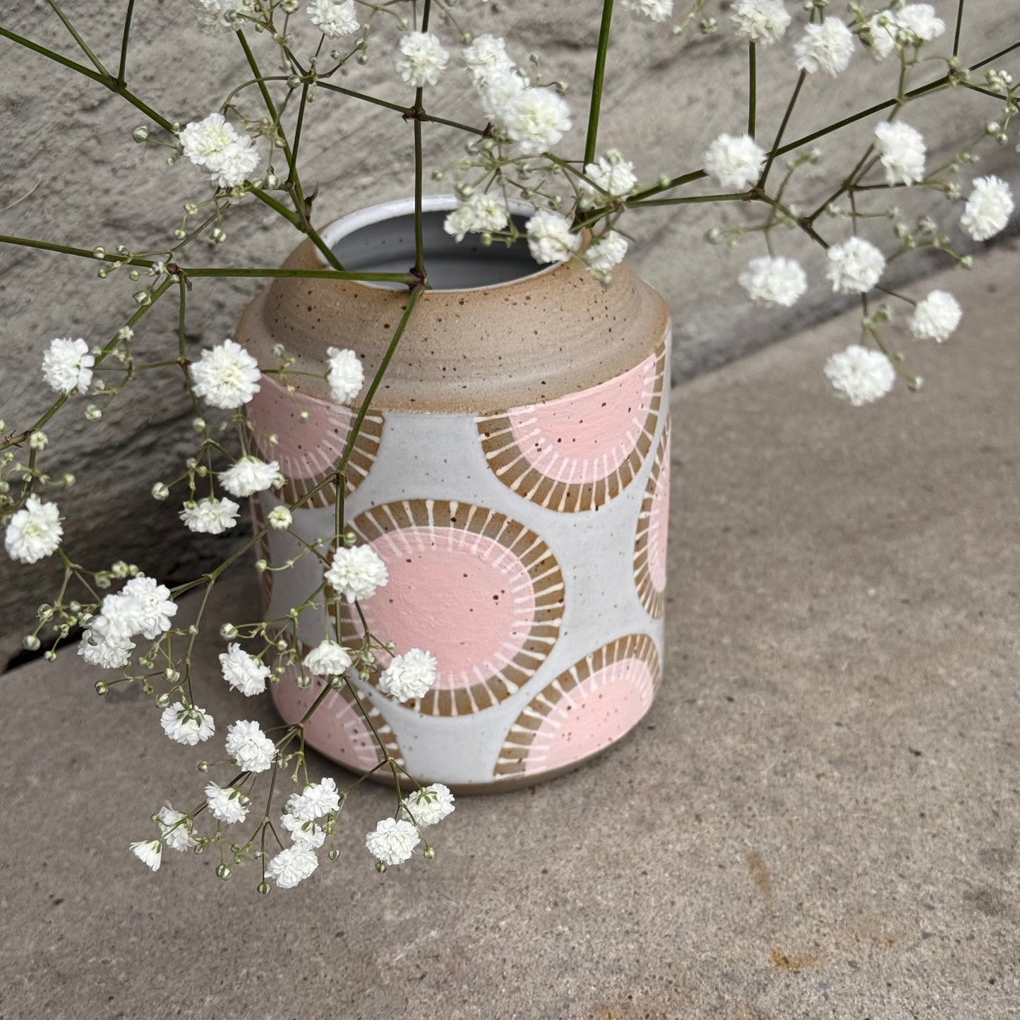 Vase, pink radial
