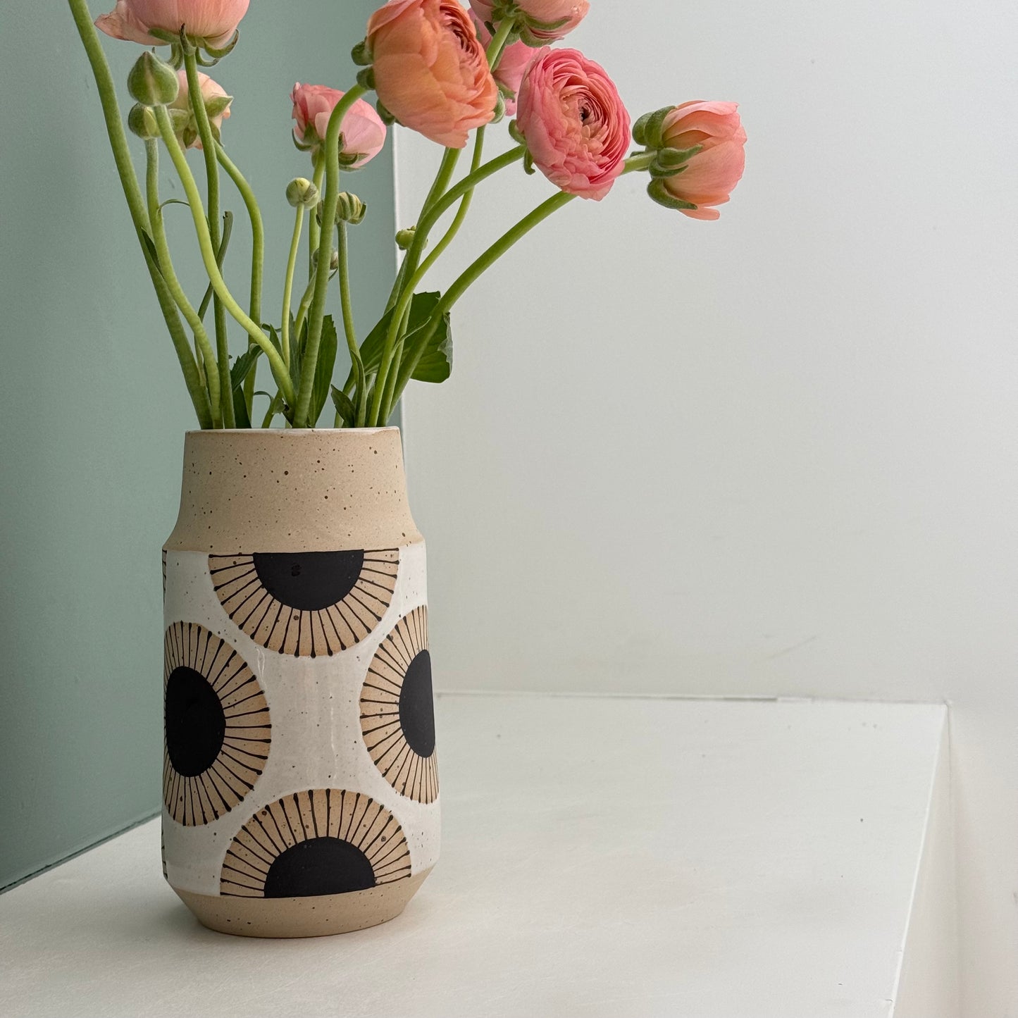 Vase, black sun II