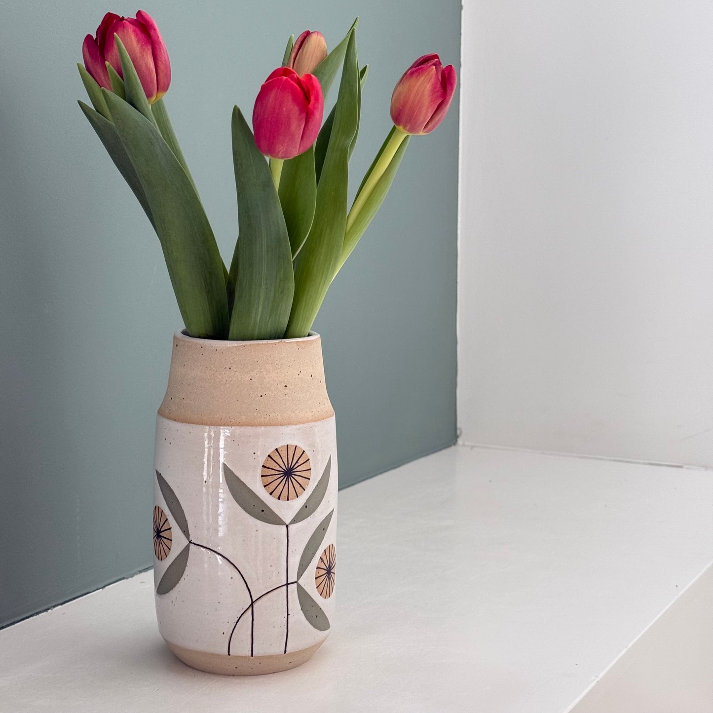 Vase, radial flower