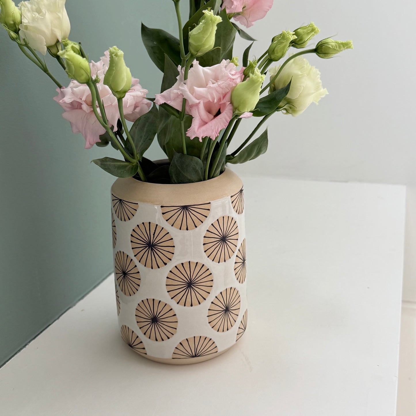 Vase, radials