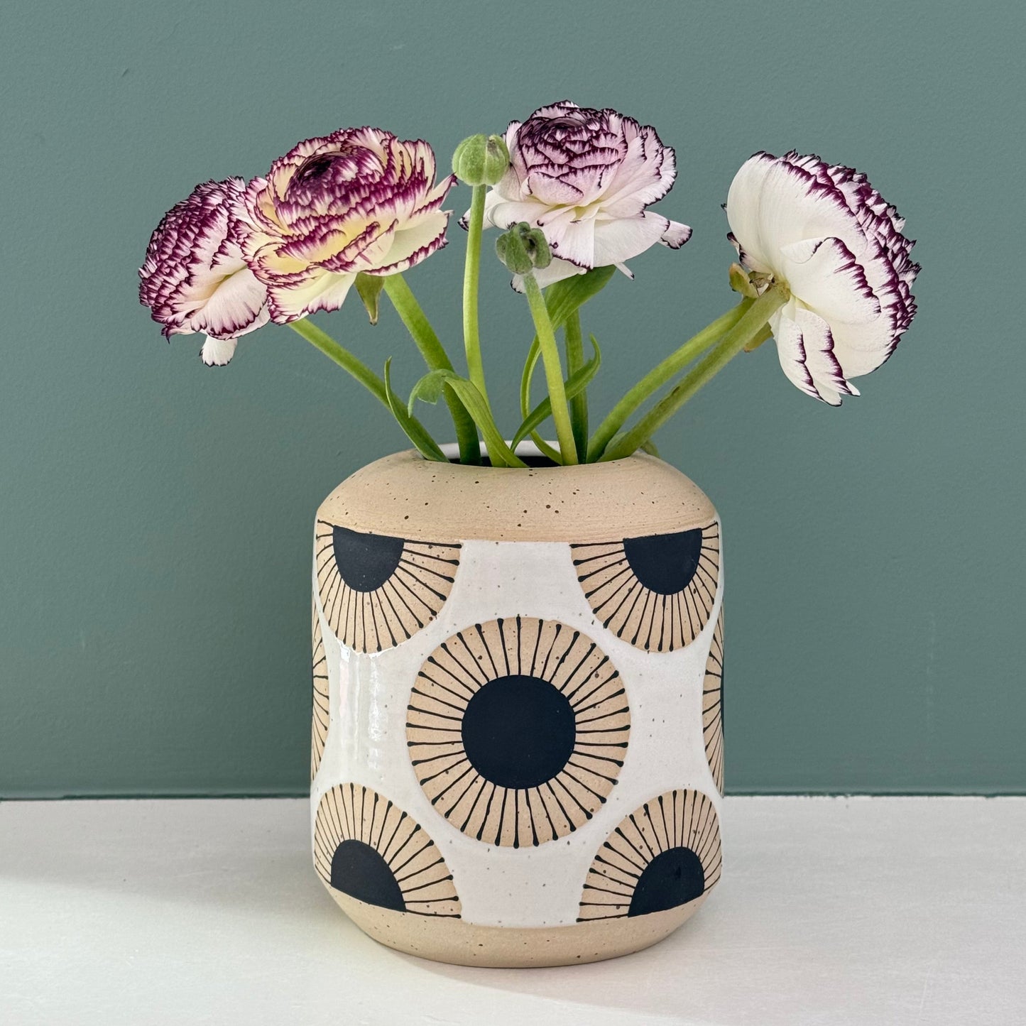 Vase, black sun I