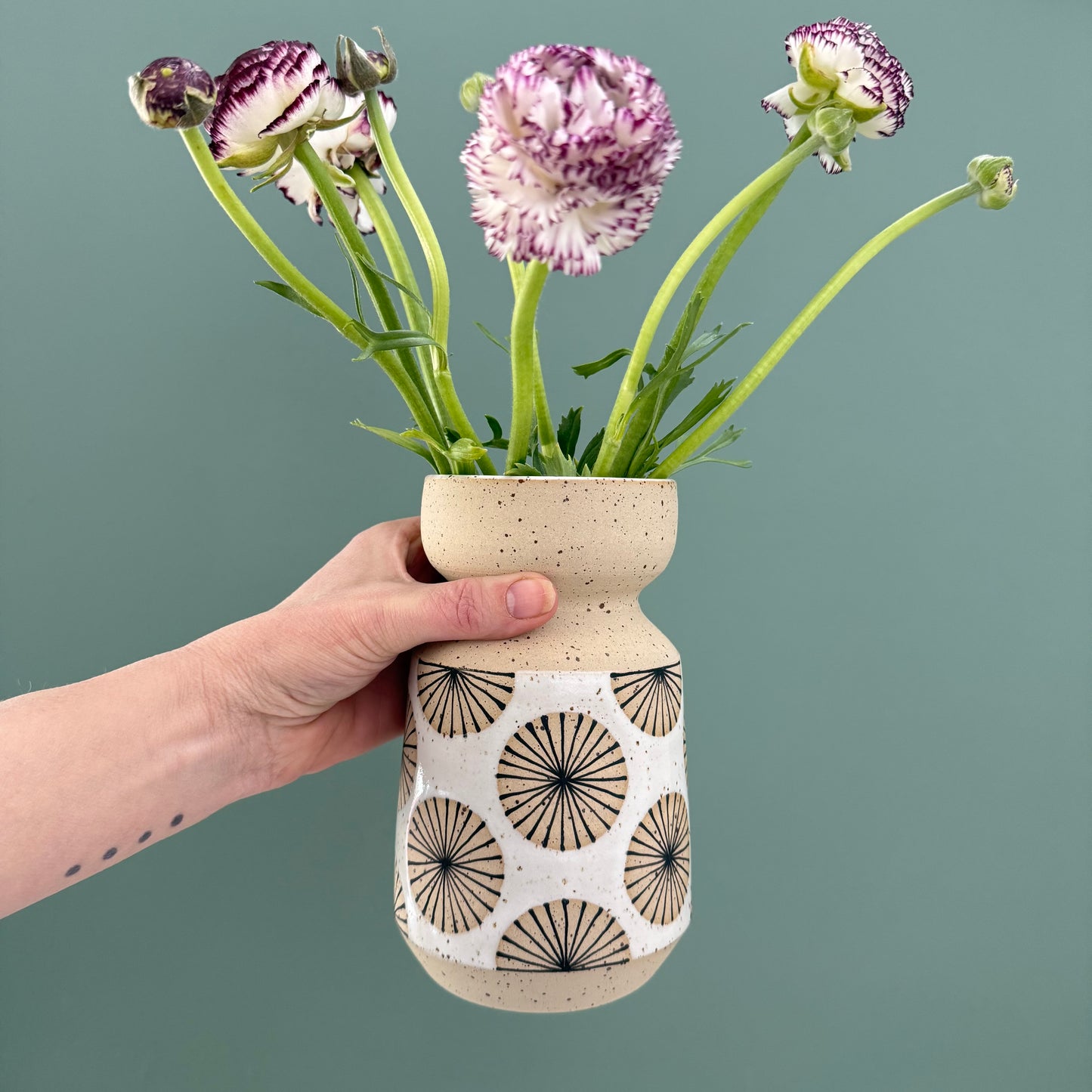 Vase, radials