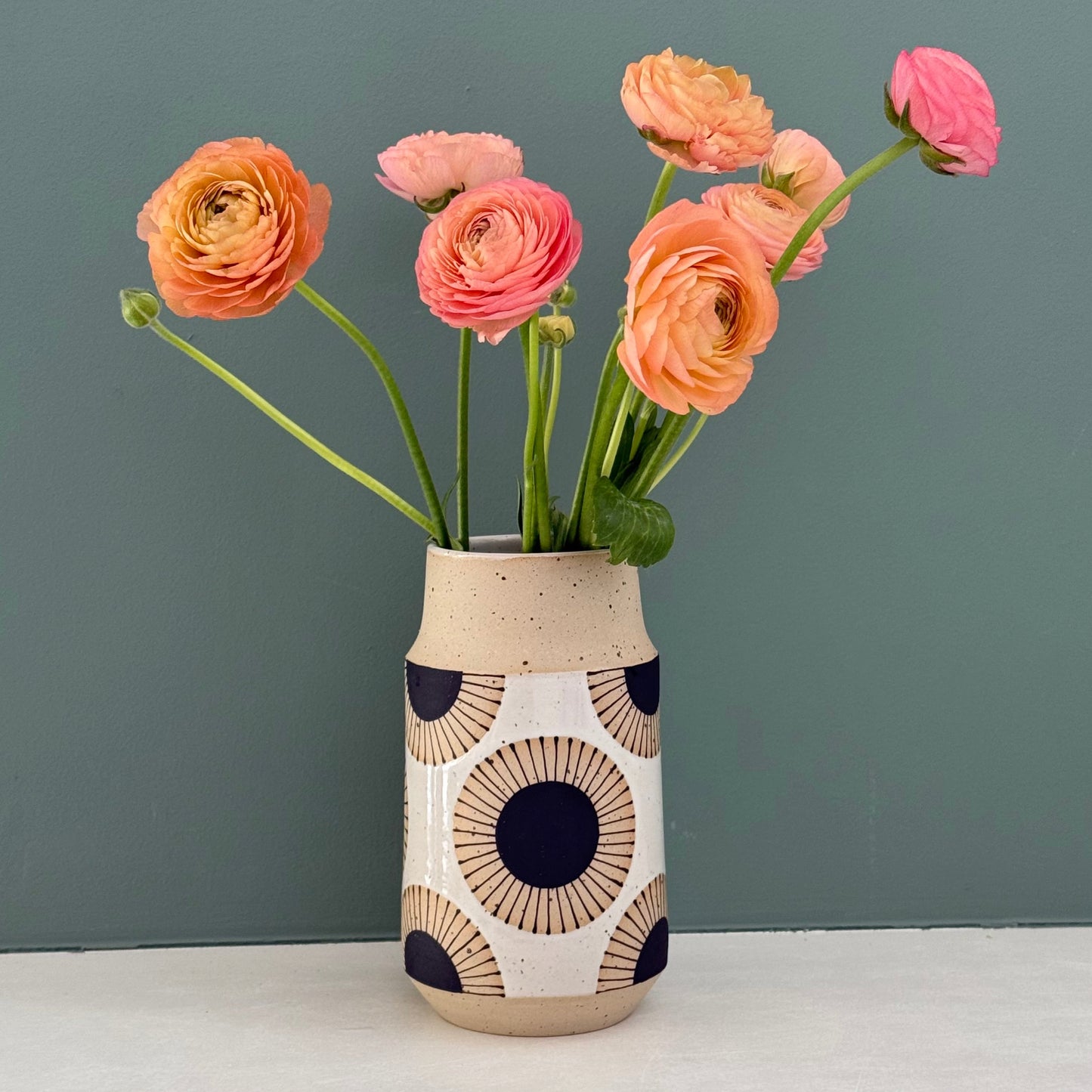 Vase, black sun II