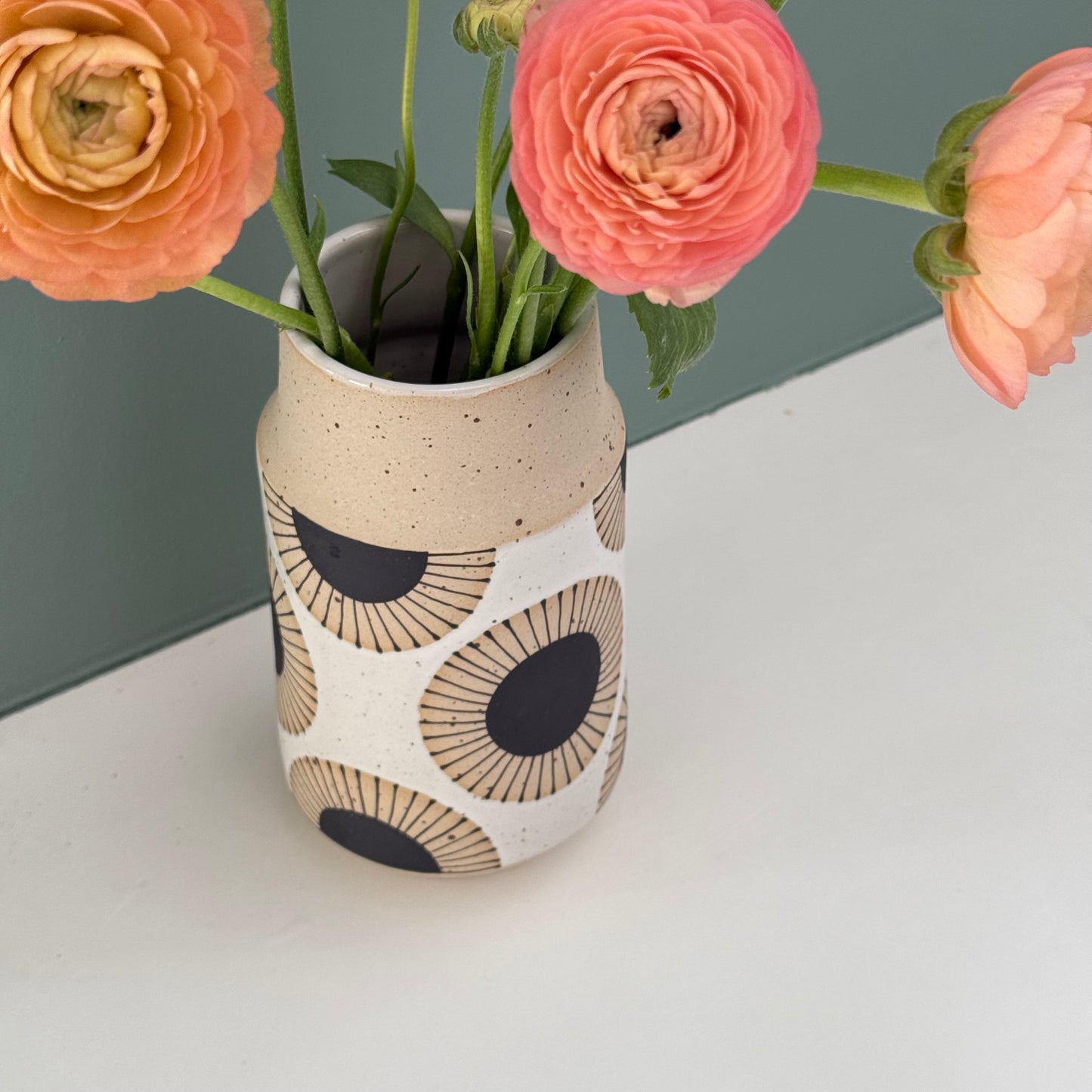 Vase, black sun II
