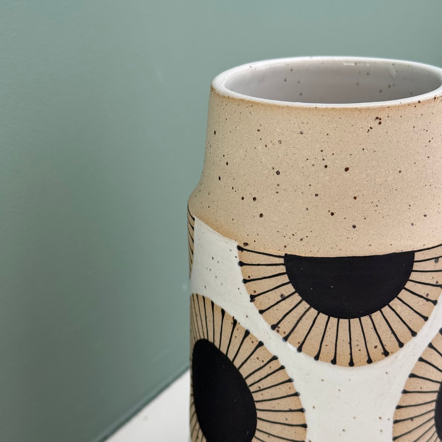 Vase, black sun II