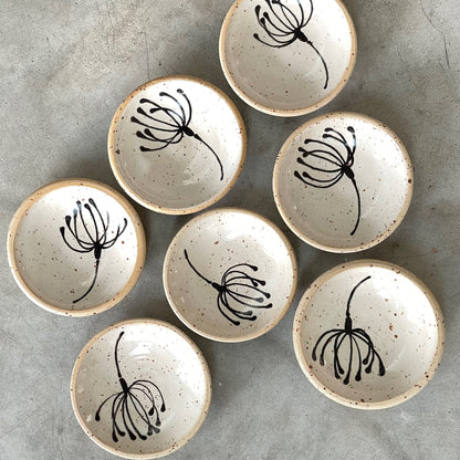 Set of 2 small dishes, dandelion drawing