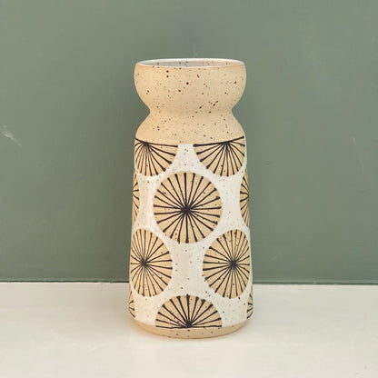 Vase, radials