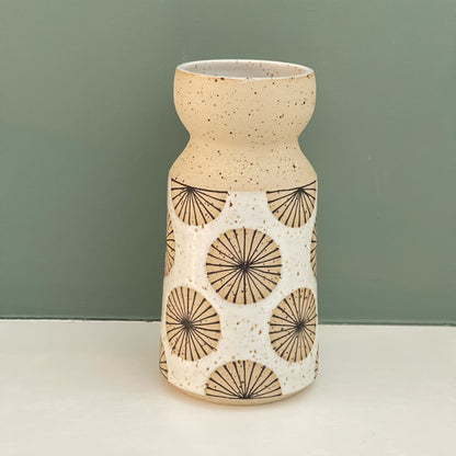 Vase, radials