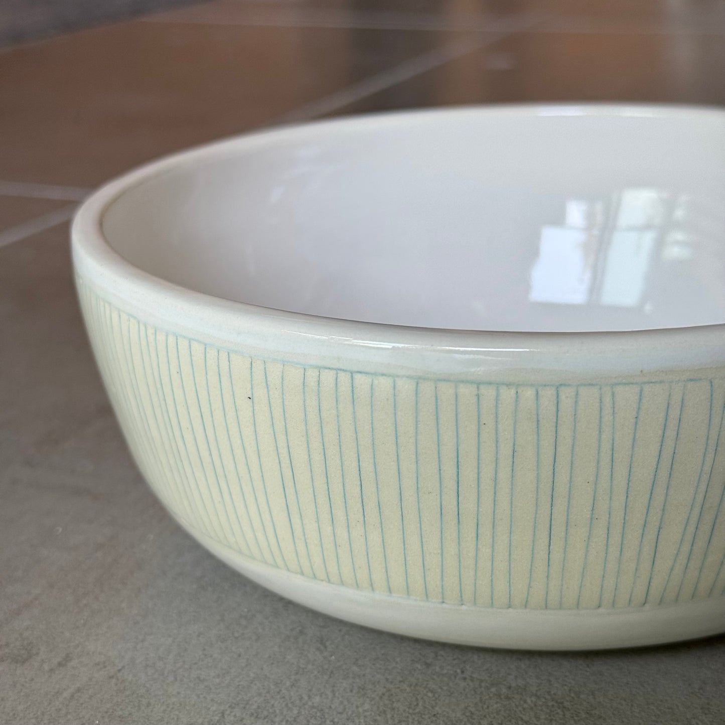 Bowl, mint lines