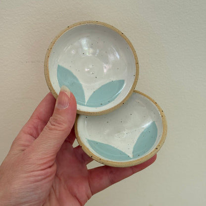 Set of 2 small dishes, blue leaves