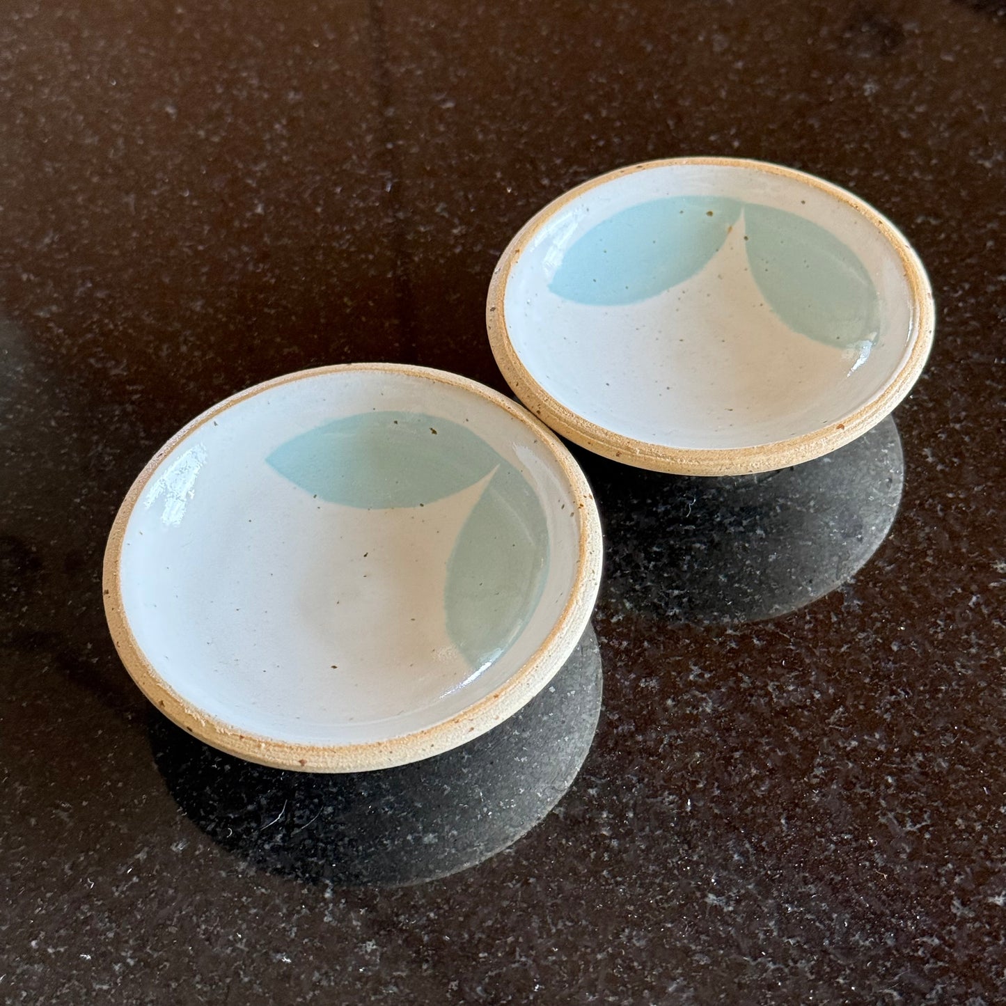 Set of 2 small dishes, blue leaves