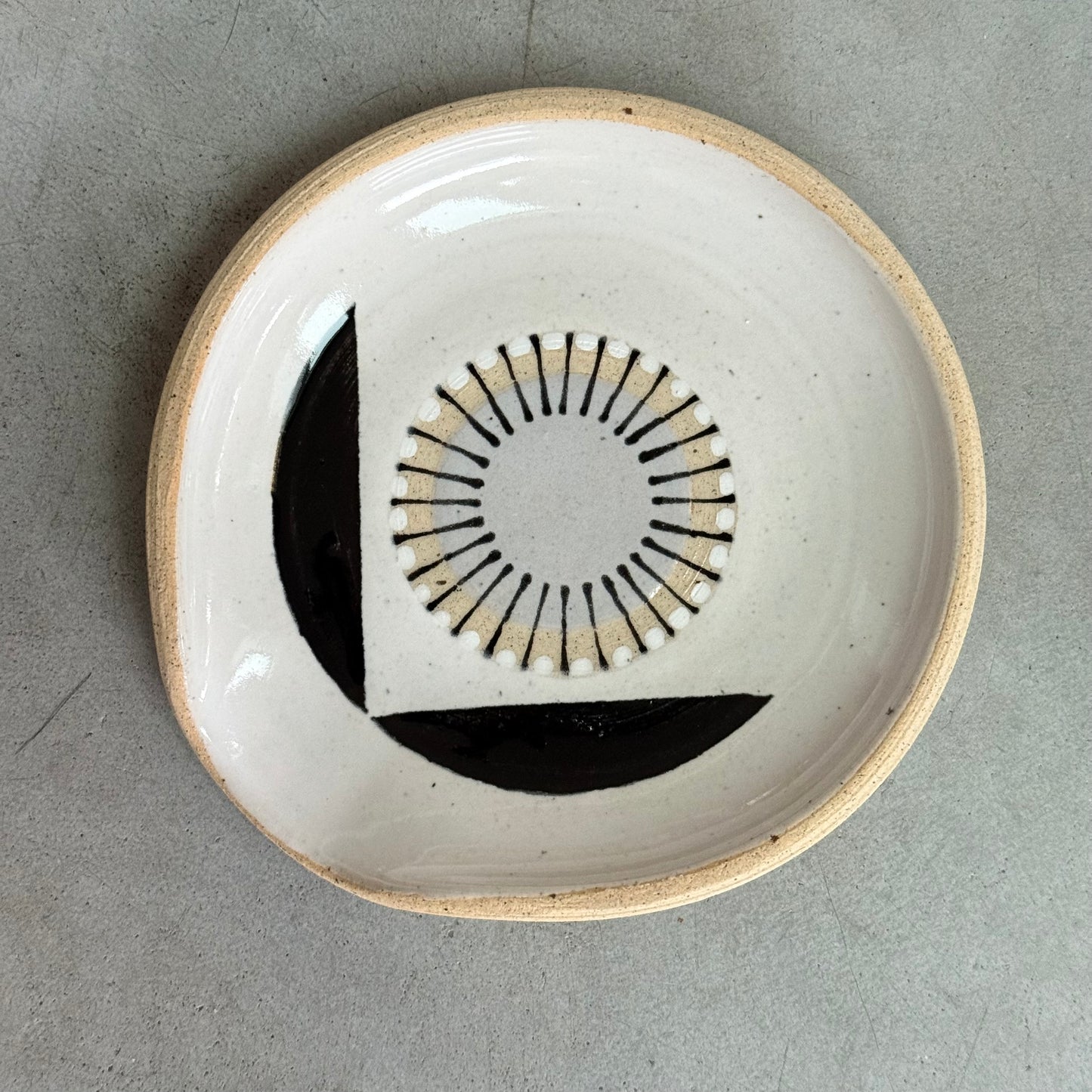 Small spoon rest, grey radial flower