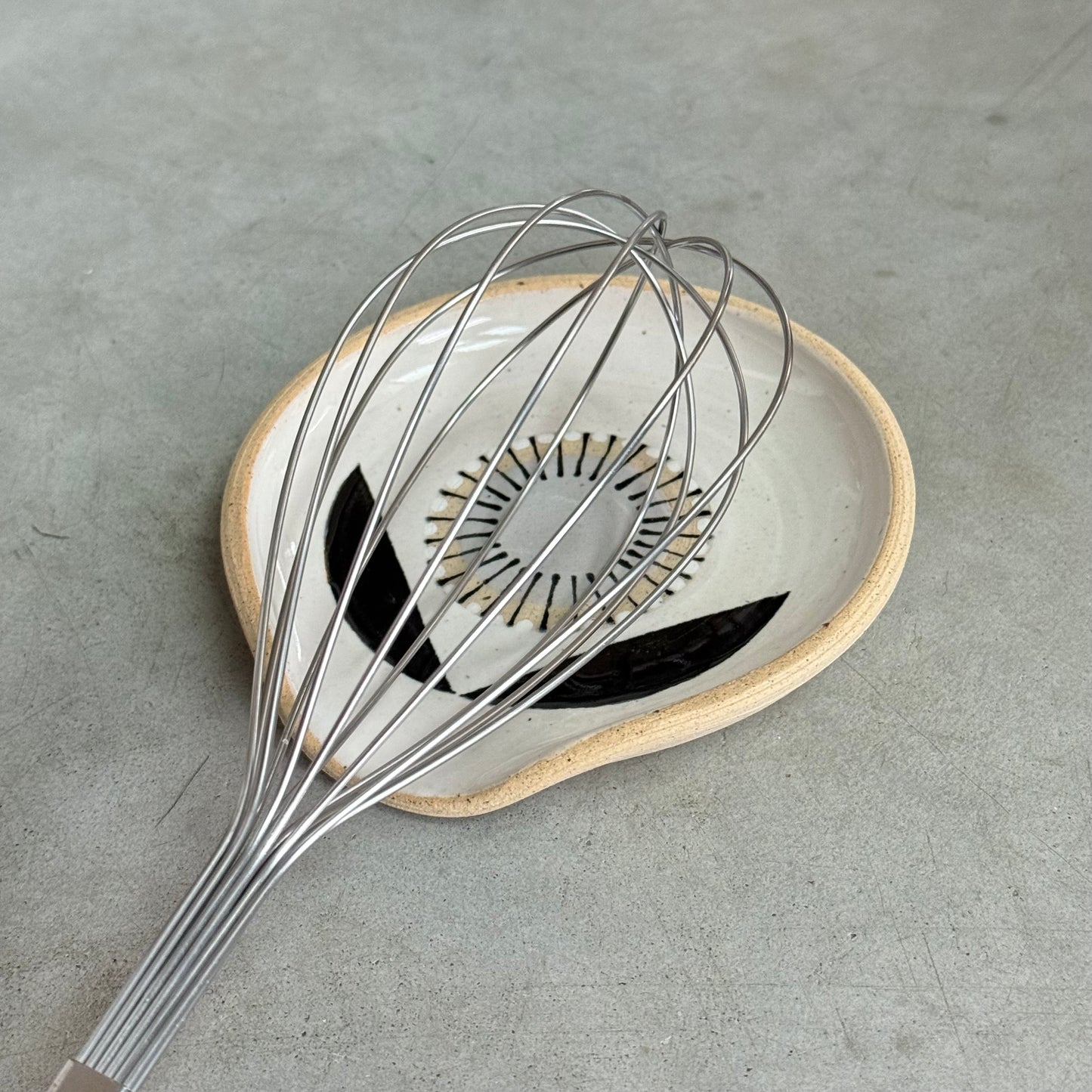 Small spoon rest, grey radial flower