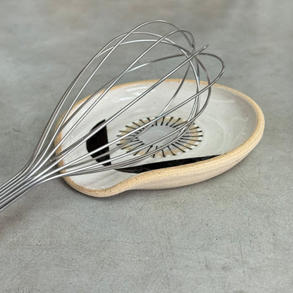 Small spoon rest, grey radial flower