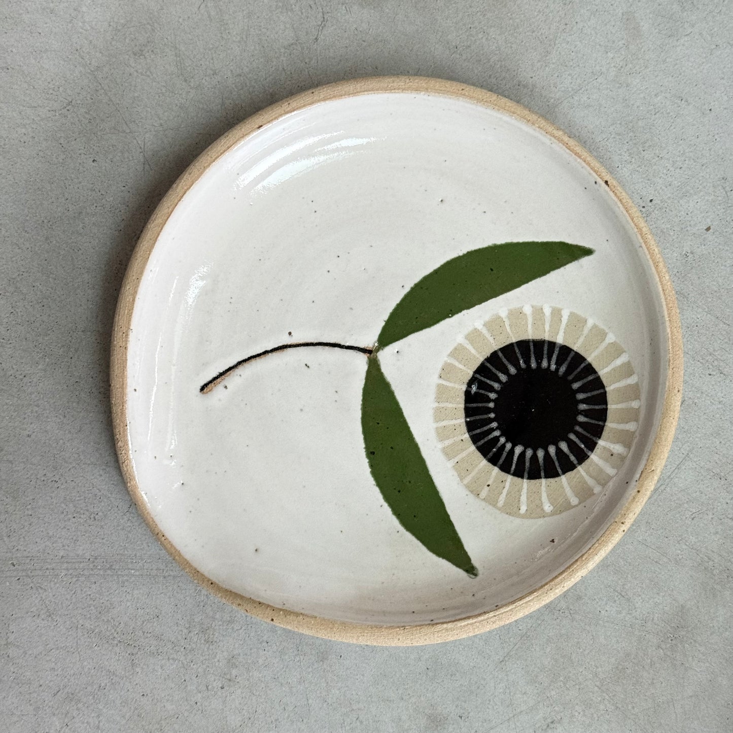 Spoon rest, black radial flower