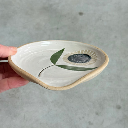 Spoon rest, black radial flower