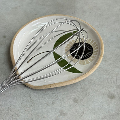 Spoon rest, black radial flower