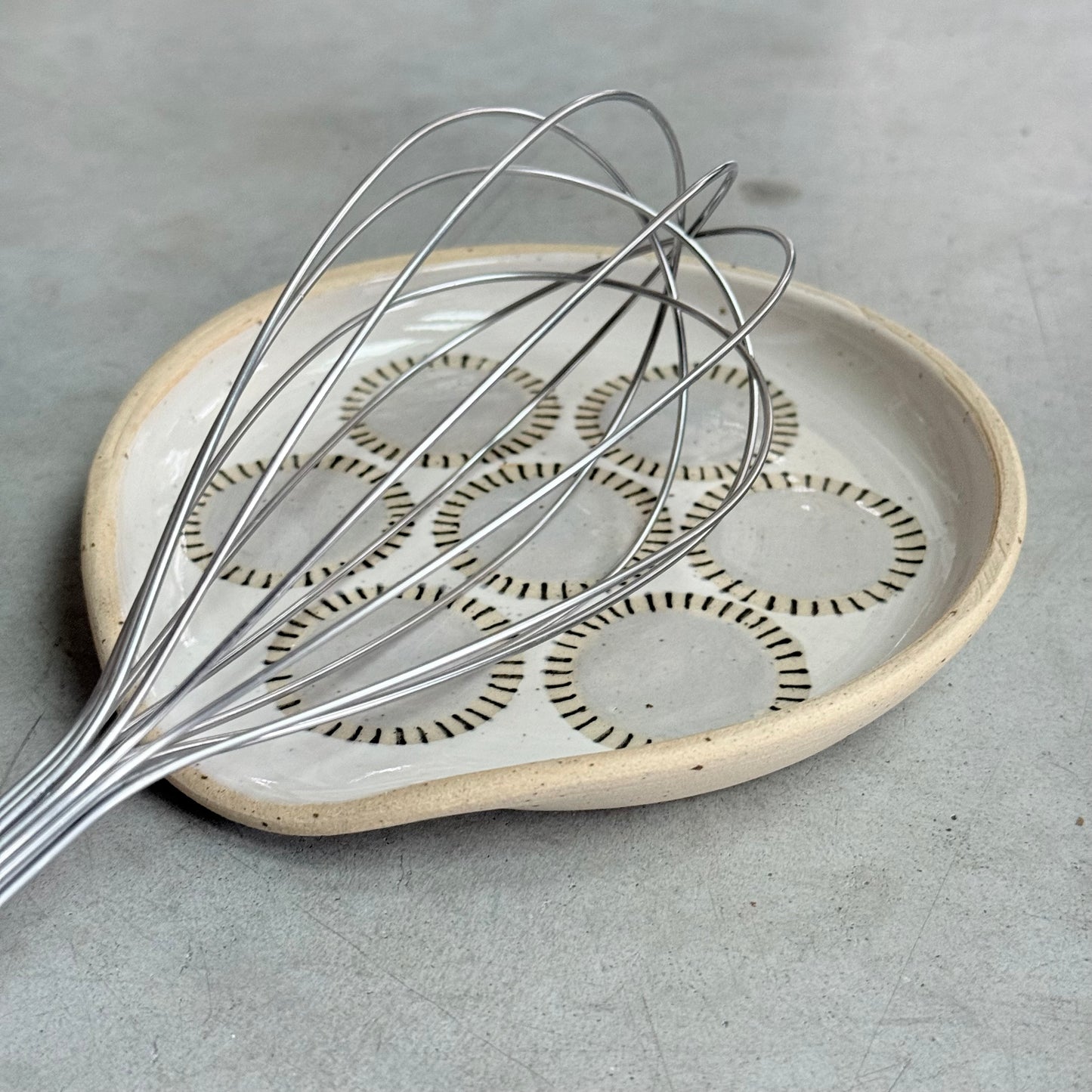 Spoon rest, radial circles