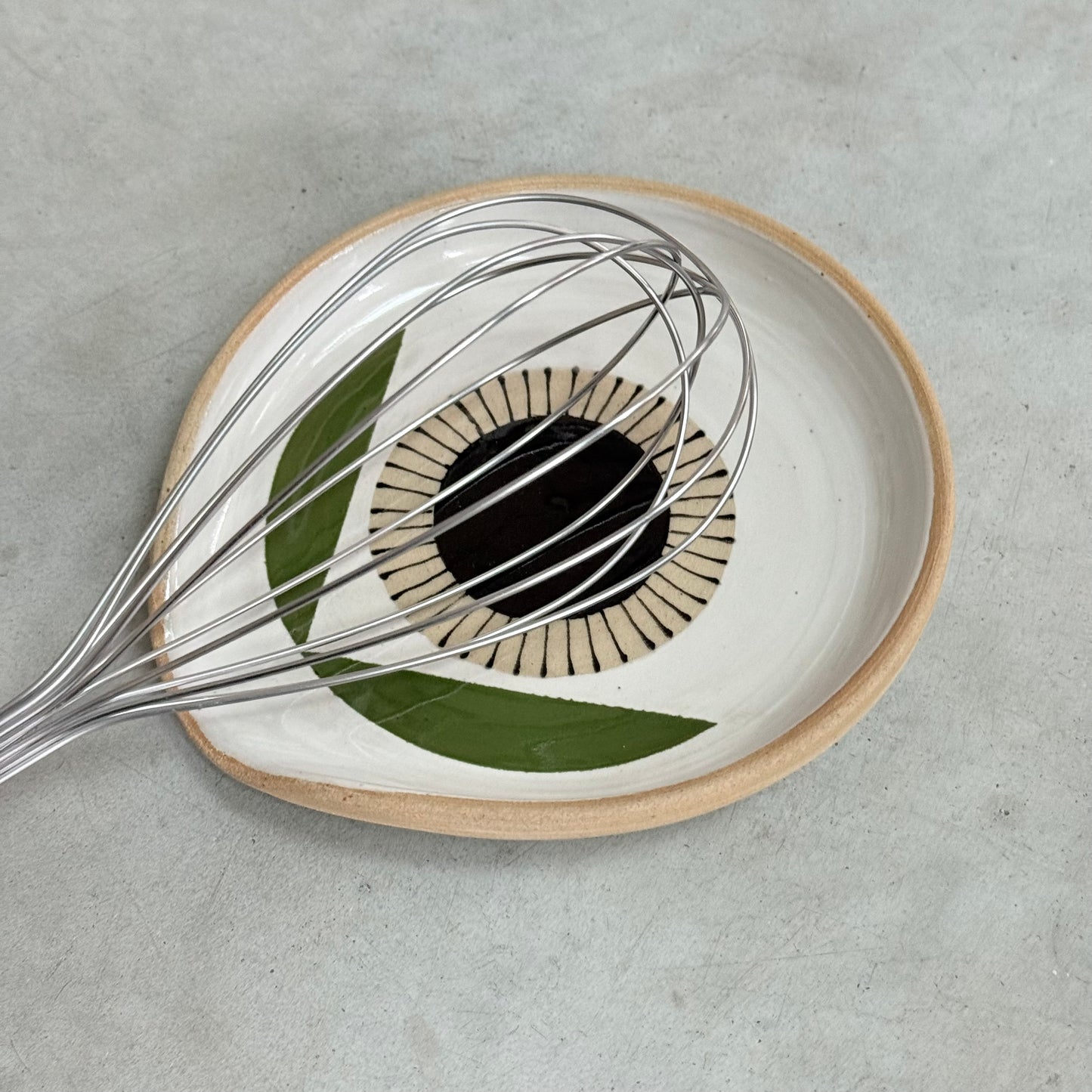 Spoon rest, black flower