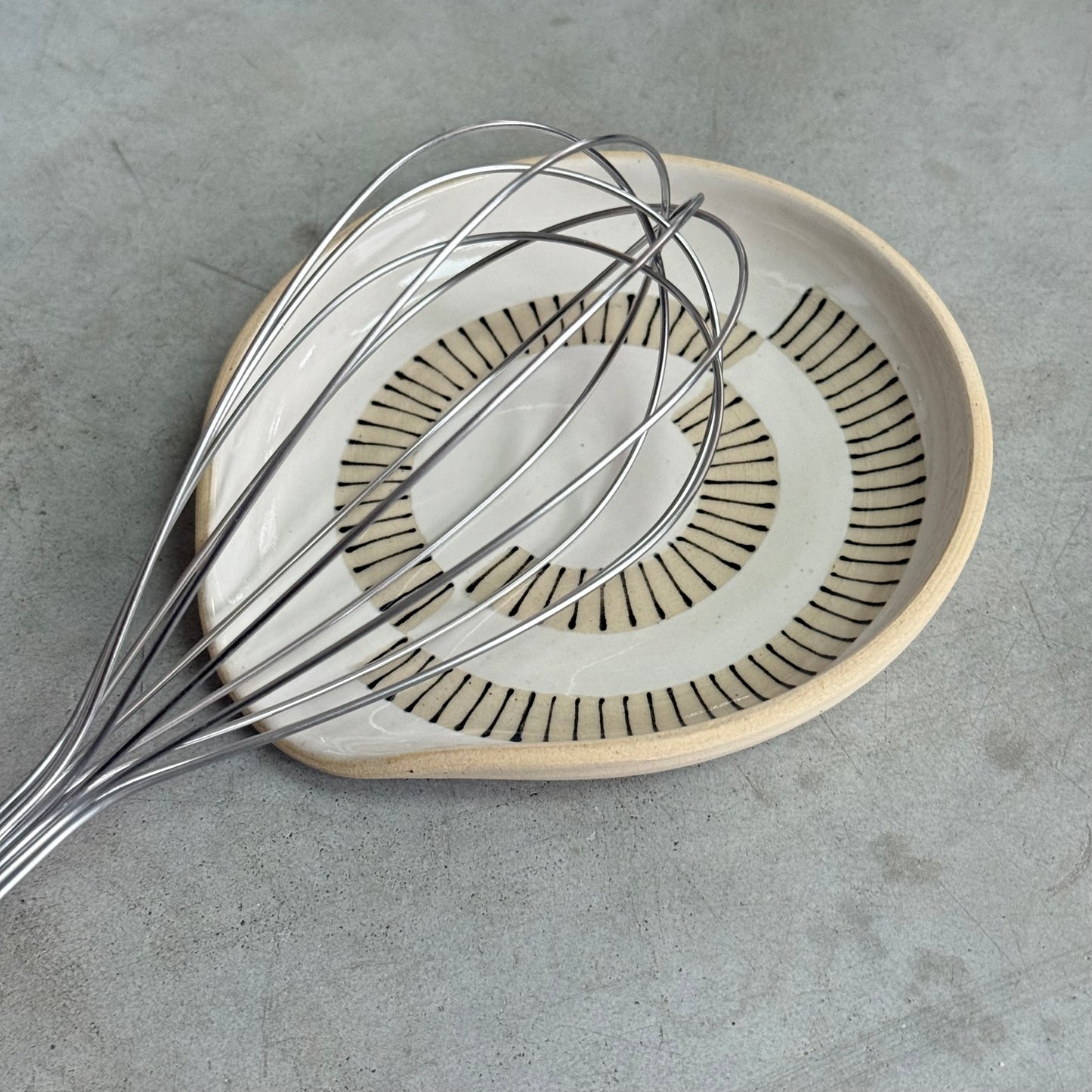 Spoon rest, alternating arch