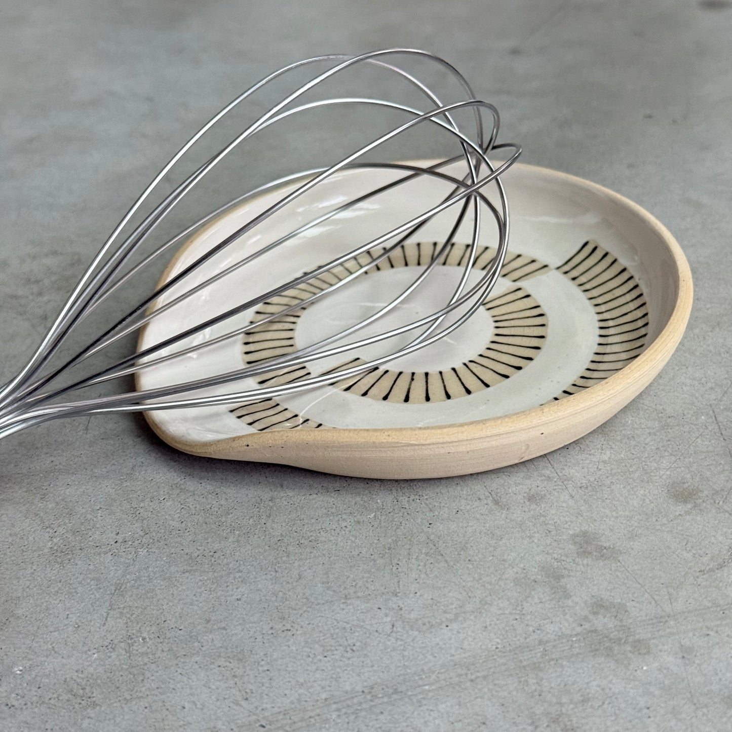 Spoon rest, alternating arch