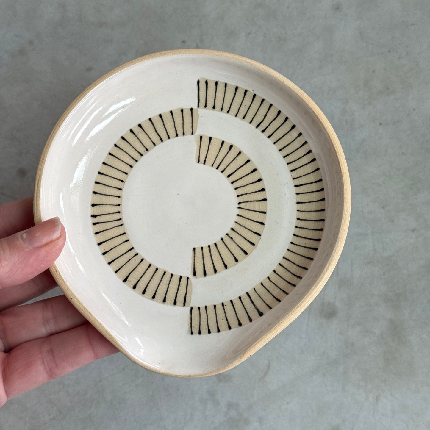 Spoon rest, alternating arch