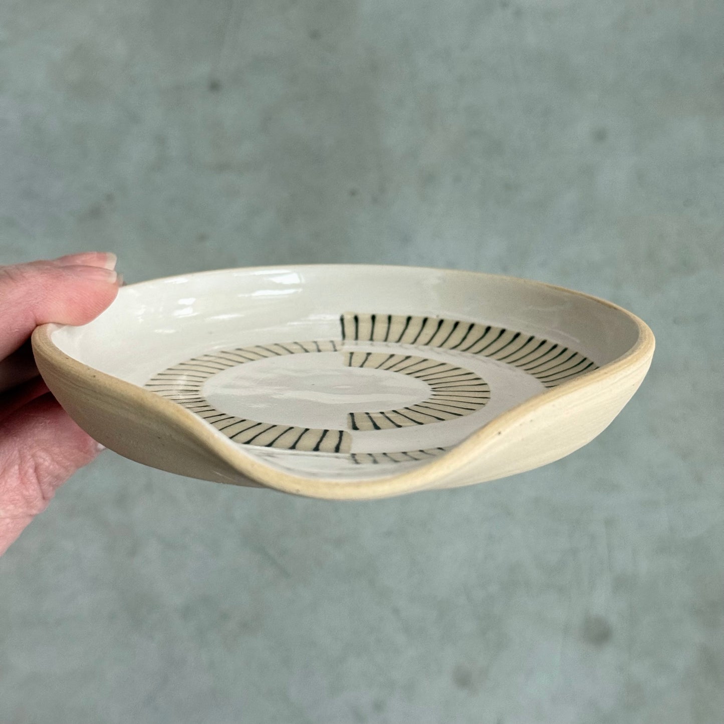 Spoon rest, alternating arch