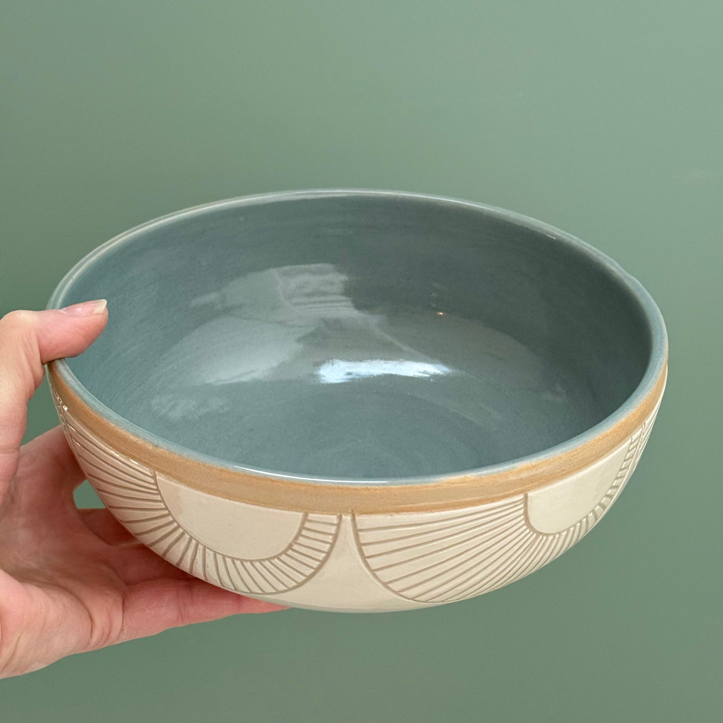 Bowl, carved radial