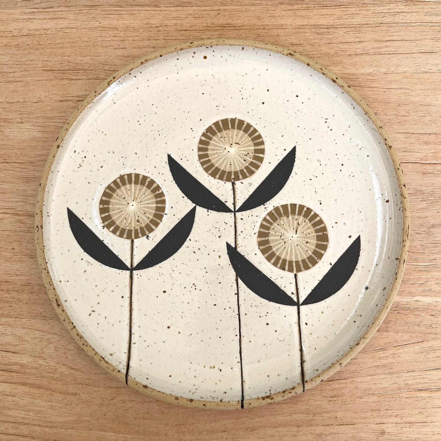 Wall Plate, 3 flowers olive