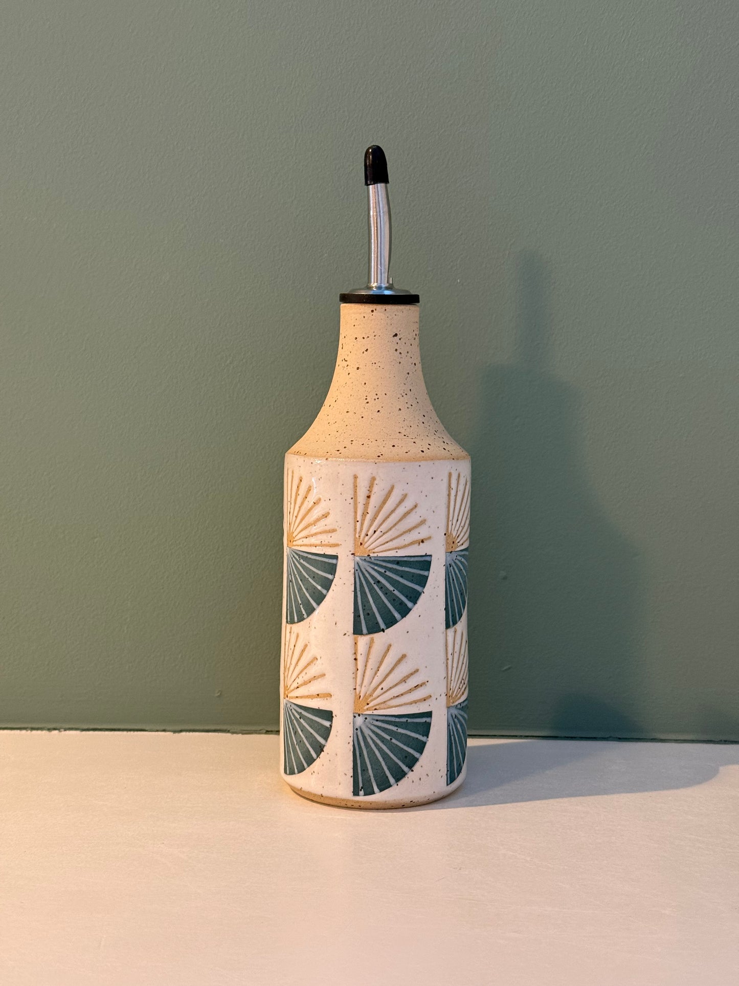 Oil bottle, half fans
