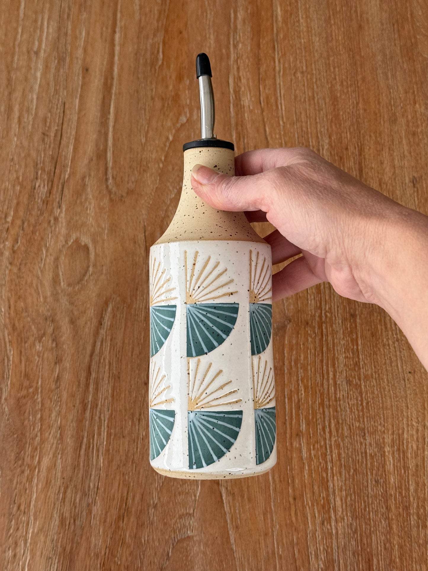 Oil bottle, half fans
