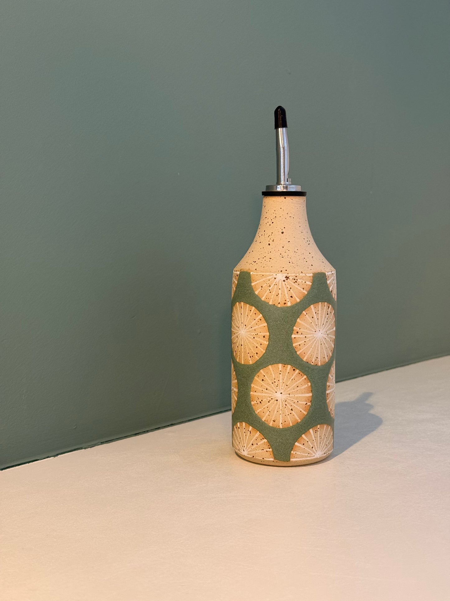 Oil bottle, green/ white radial