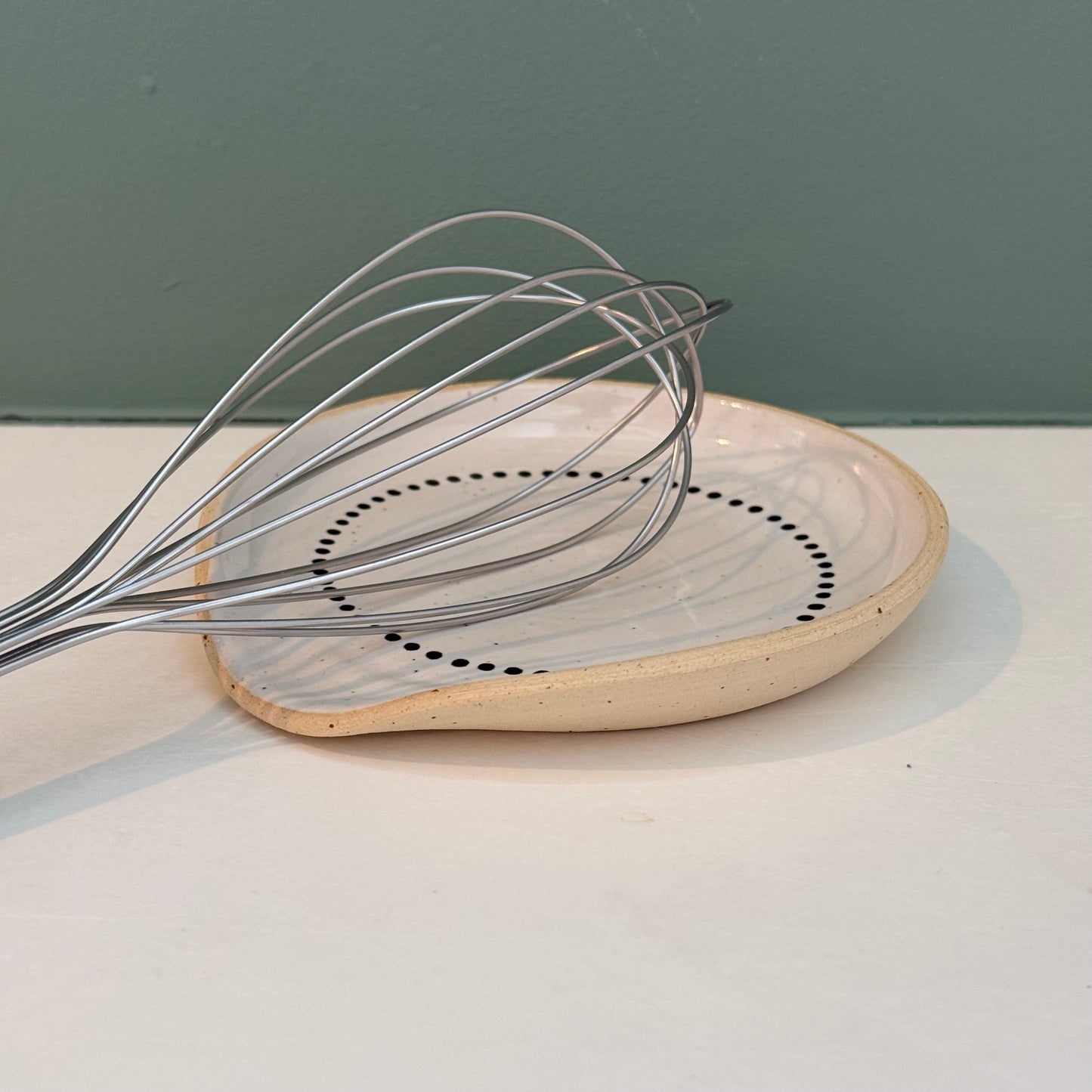 Spoon rest, dotted circle