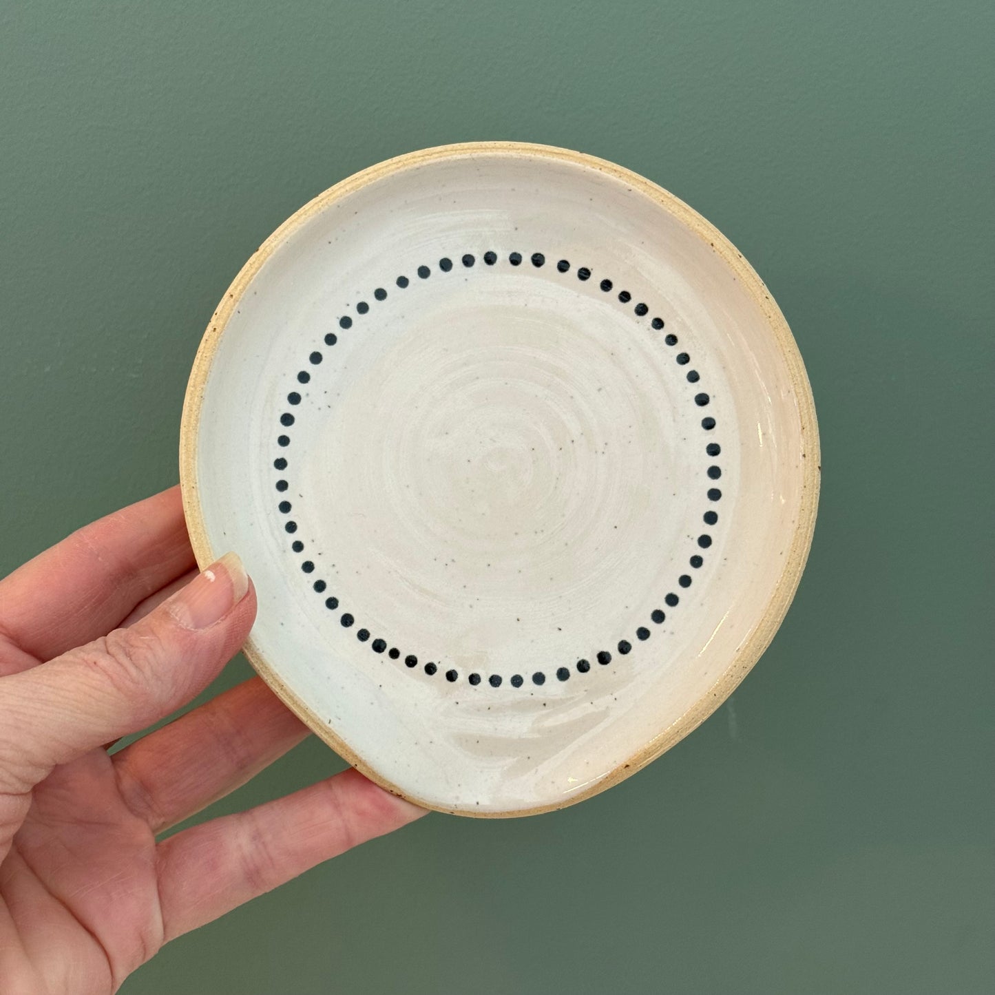 Spoon rest, dotted circle