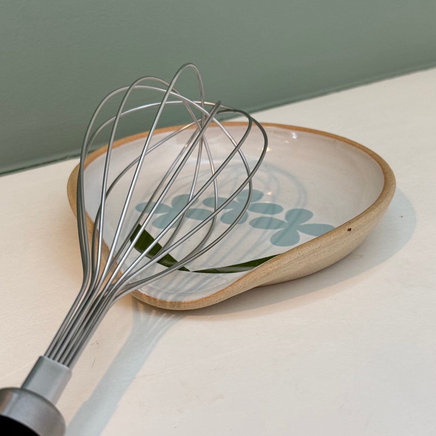 Spoon rest, 3 blue flowers