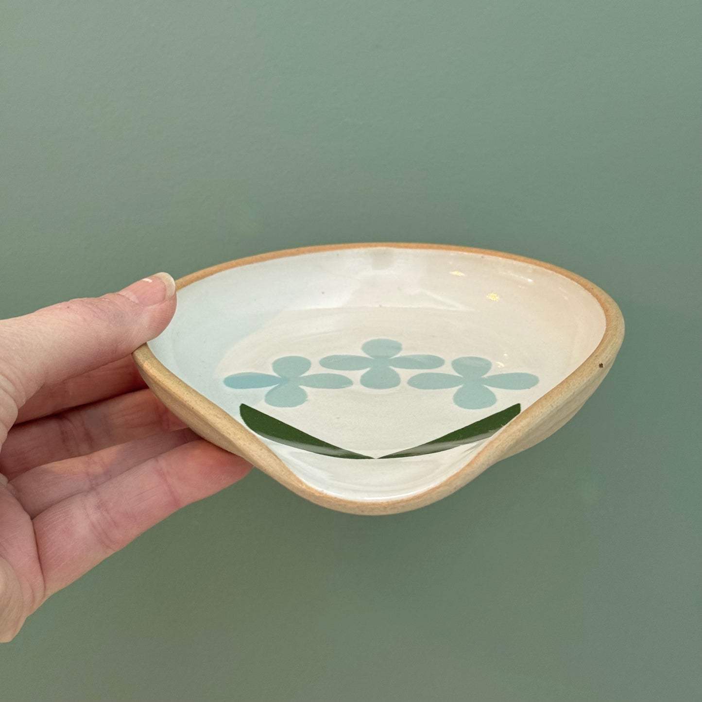Spoon rest, 3 blue flowers