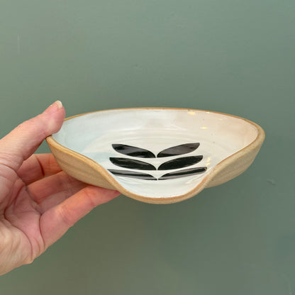 Spoon rest, black leaves