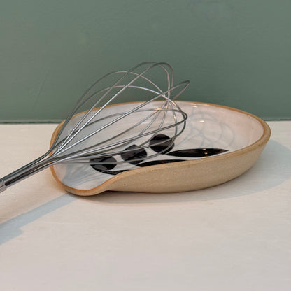 Spoon rest, black leaves